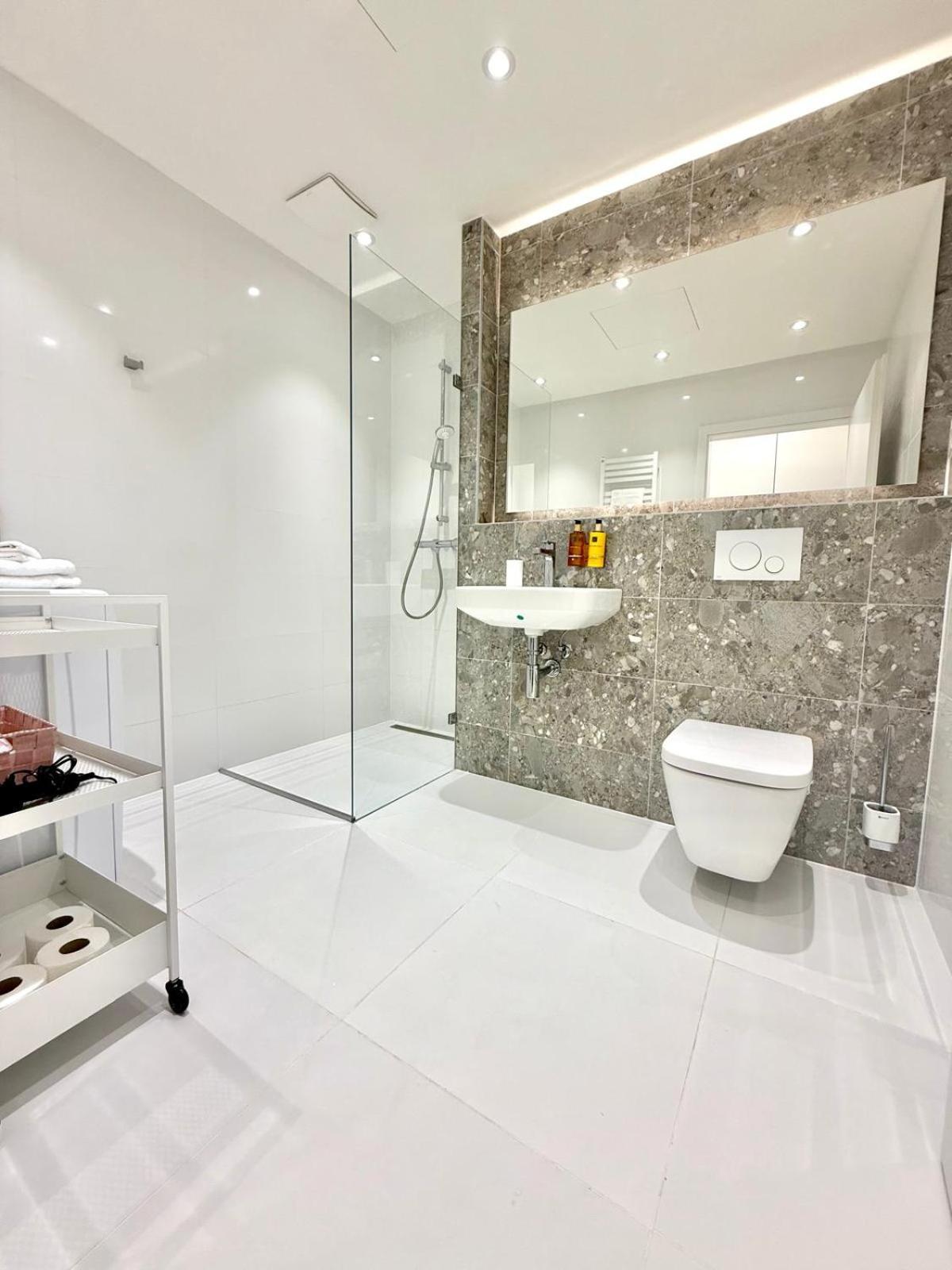 City Relax Apartments With Free Parking, 10 Mins Walk To City Centre برنو المظهر الخارجي الصورة